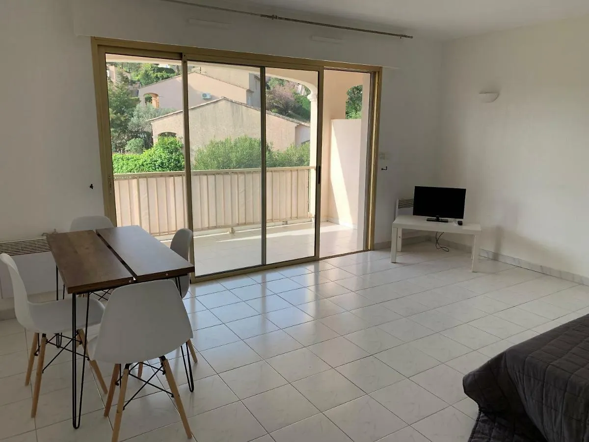 L'Hacienda Hotell Sainte-Maxime 0*,